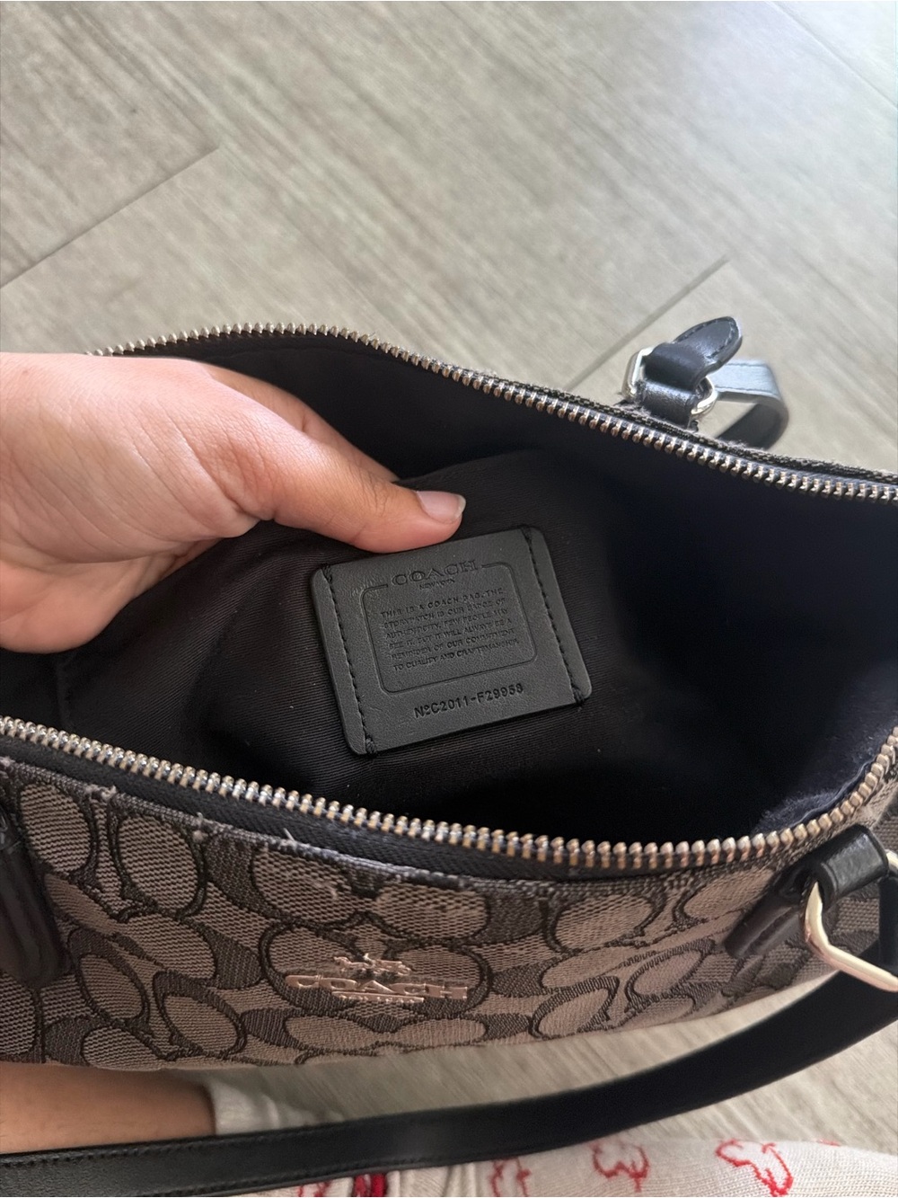 Coach Signature Canvas zip top bag - Picture 5 of 6